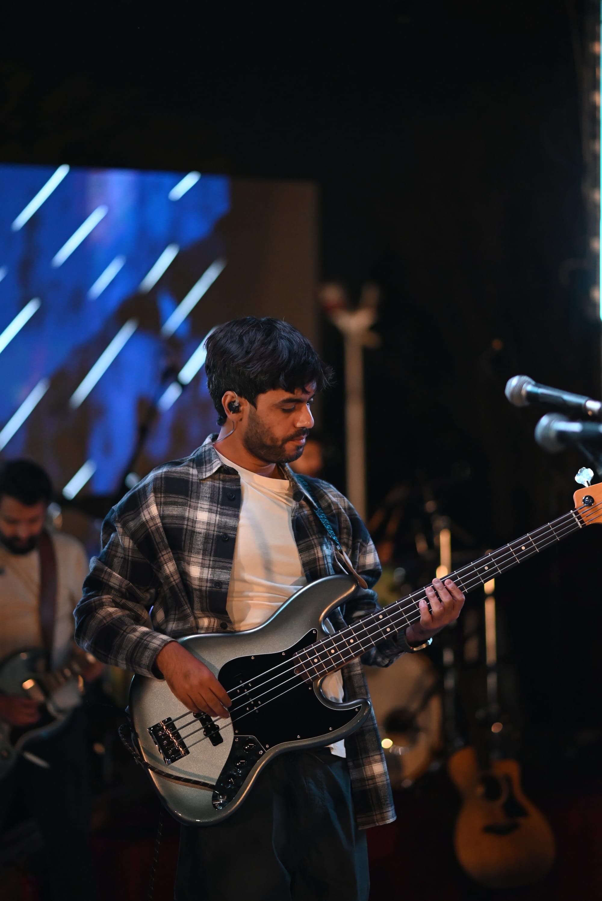 Bassist deep in performance at SMASH FEST Season 1